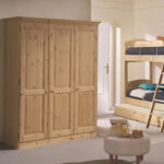 Armadio in legno di Pino Nordico