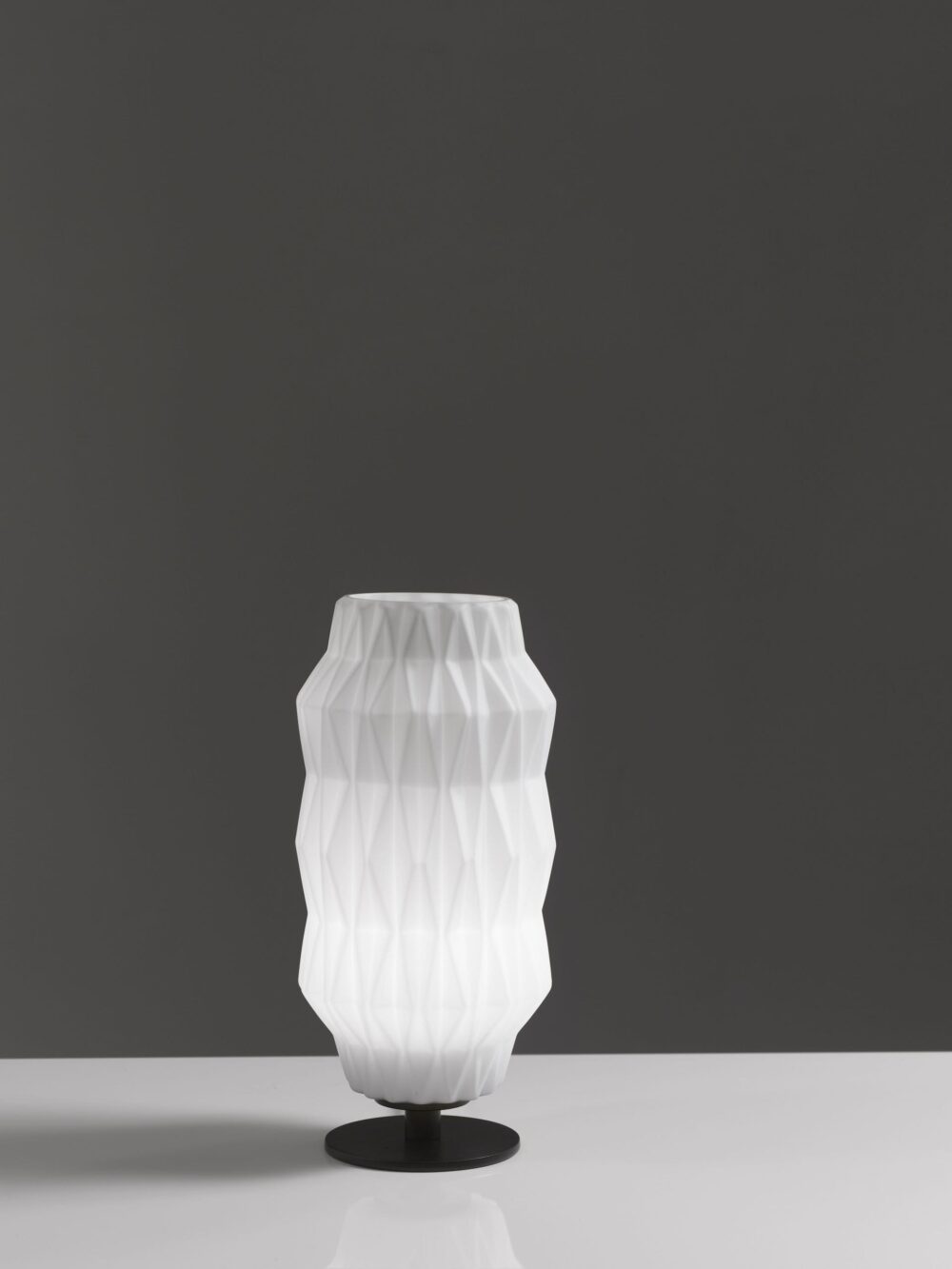 Lampada da tavolo Origami in stile Liberty elegante e raffinata per ogni ambiente - immagine 4