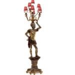 Lampada da terra Moro romano con flambeau