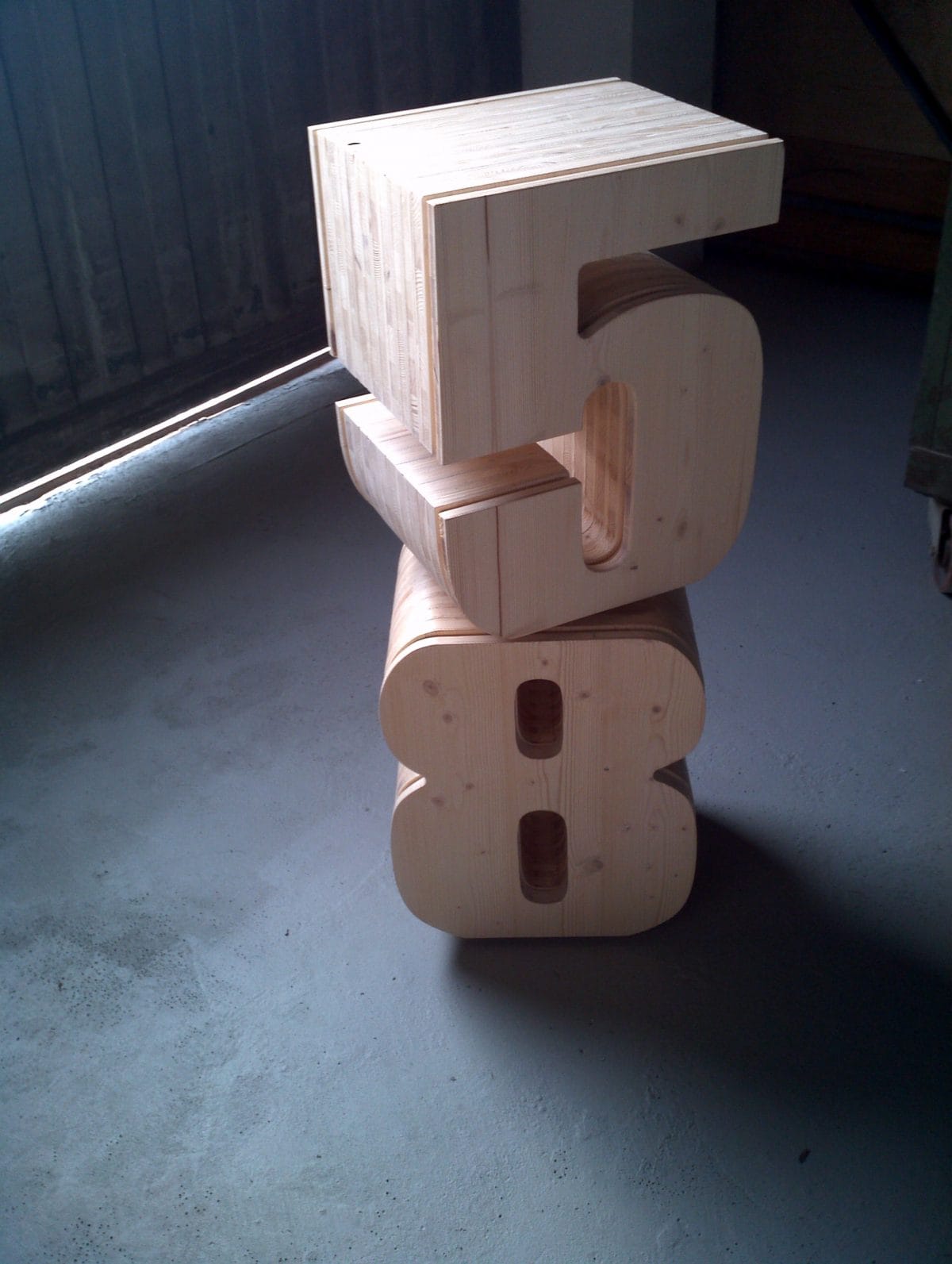 portaoggetti-di-design-in-legno Lettere decorative in legno - immagine 1